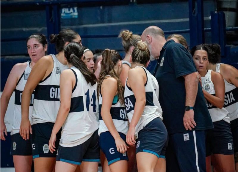 El equipo femenino de básquet de Club de Gimnasia y Esgrima La Plata comenzó el campeonato organizado por la Asociación Femenina Metropolitana con una sólida victoria.