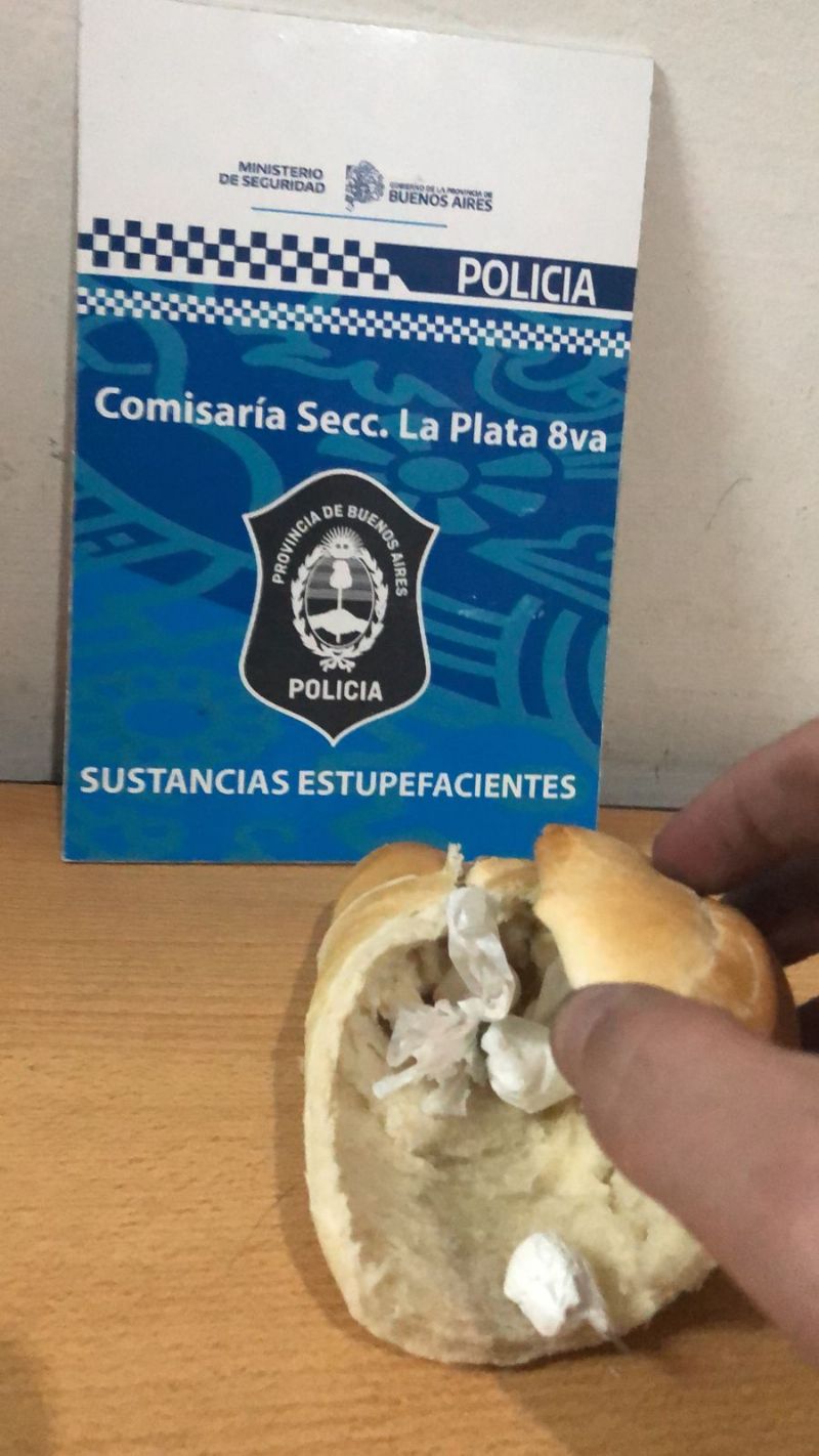 En el paso previo al ingreso al sector de visitas, fue despachado por personal de la seccional que cumple el rol de requisa.