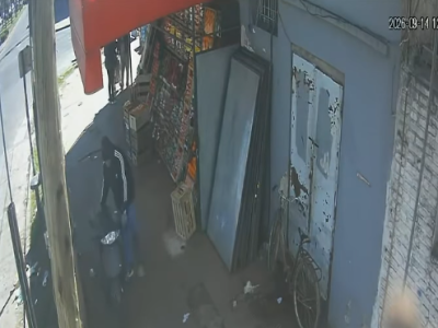 Los Hornos: Rob&oacute; un caj&oacute;n de morrones de una verduler&iacute;a y escap&oacute; en moto
