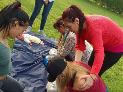 Una platense impulsa un proyecto para incorporar Primeros Auxilios, RCP y uso del DEA como formación en las escuelas secundarias bonaerenses