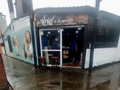 Robaron en la parrilla &ldquo;Ariel&rdquo;, ubicada en 25 y 40: se llevaron hasta la mercader&iacute;a y tuvo que cerrar este domingo