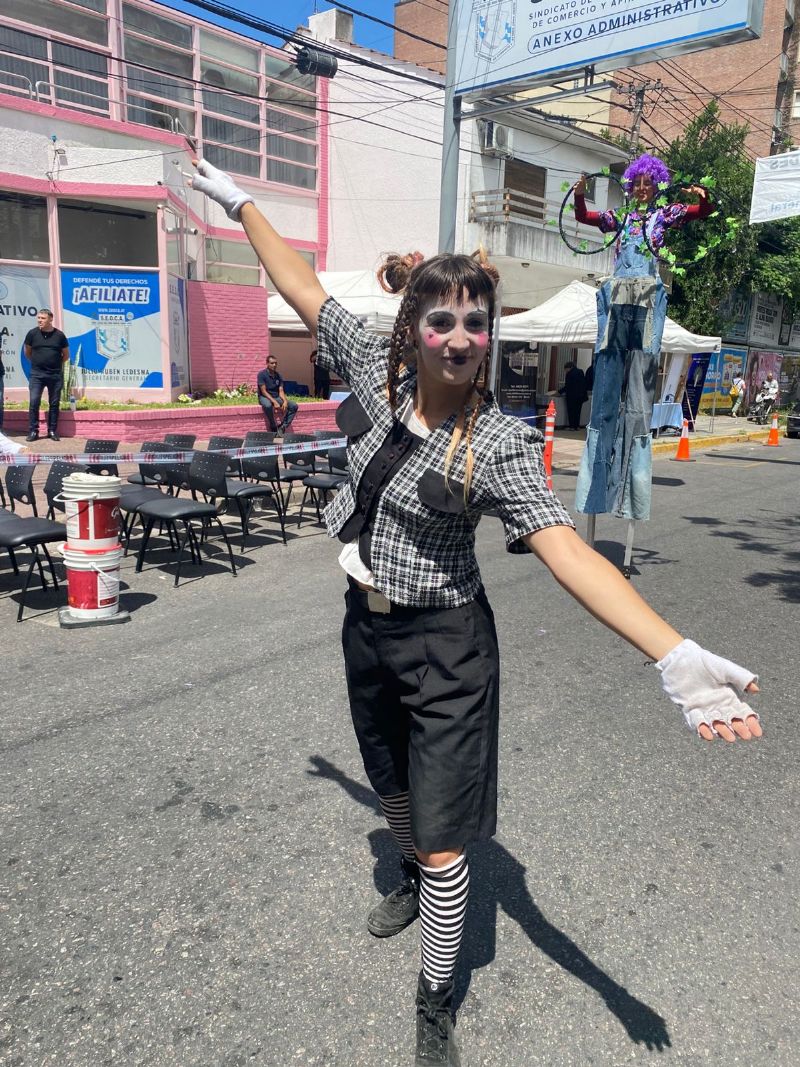 El evento incluyó shows en vivo, presentaciones de mimos, artistas en zancos, conciertos, mesas de ajedrez y mucho más.