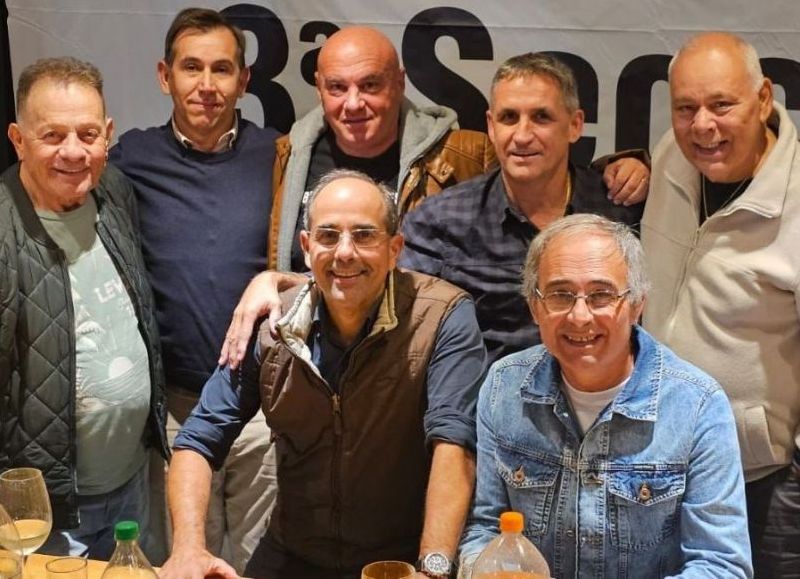 Chicho basile, Augusto Gimenez, Jorge Plate, Eduardo Rubeo, Horacio Valdez, Silvio Rey Y Alfredo Escala.