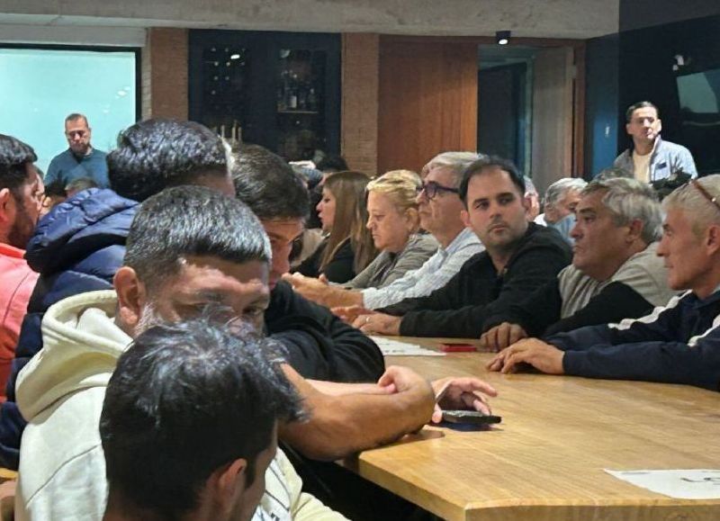 Juan Bandarenko, referente del partido en Berisso, quien compartió parte de la actividad junto a Eduardo Rubeo, uno de los principales referentes provinciales del espacio.