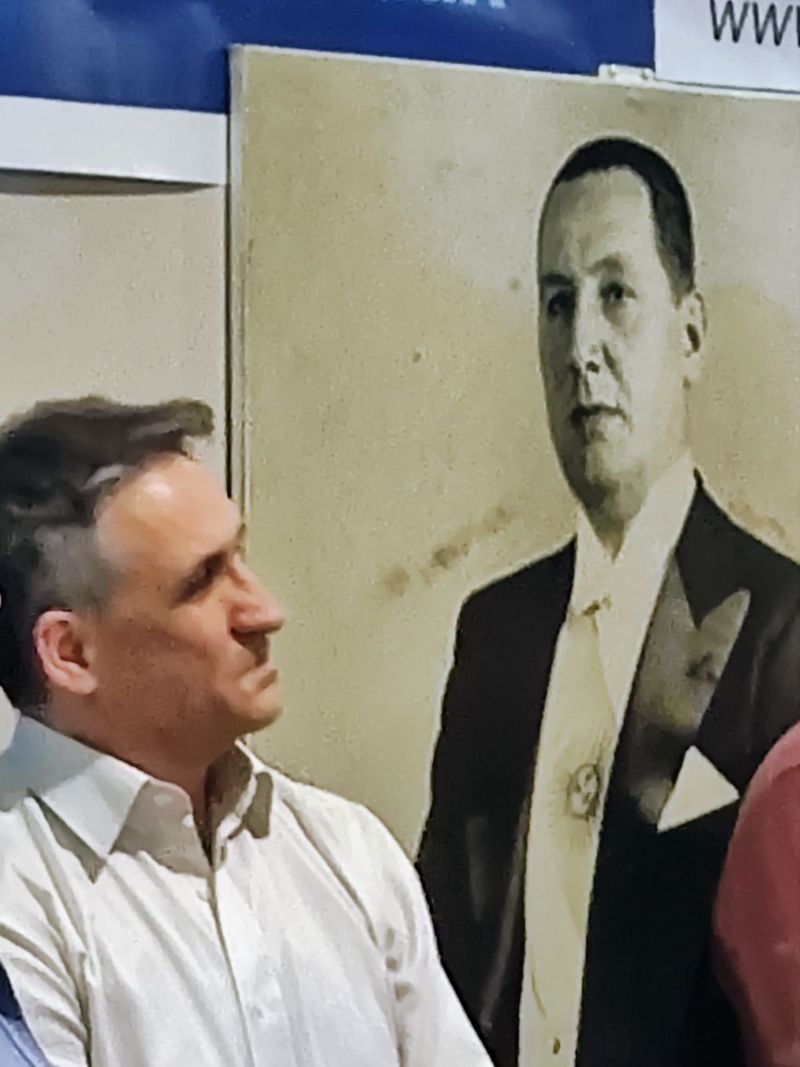 Durante muchos años, Eduardo se mantuvo cerca de los espacios militantes, acompañando a su padre y participando activamente en actividades partidarias.