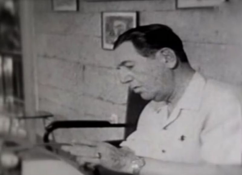 La devolución se concretó en la residencia del General en Puerta de Hierro, Madrid, donde permanecía exiliado tras ser derrocado en 1955 por la Revolución Libertadora.