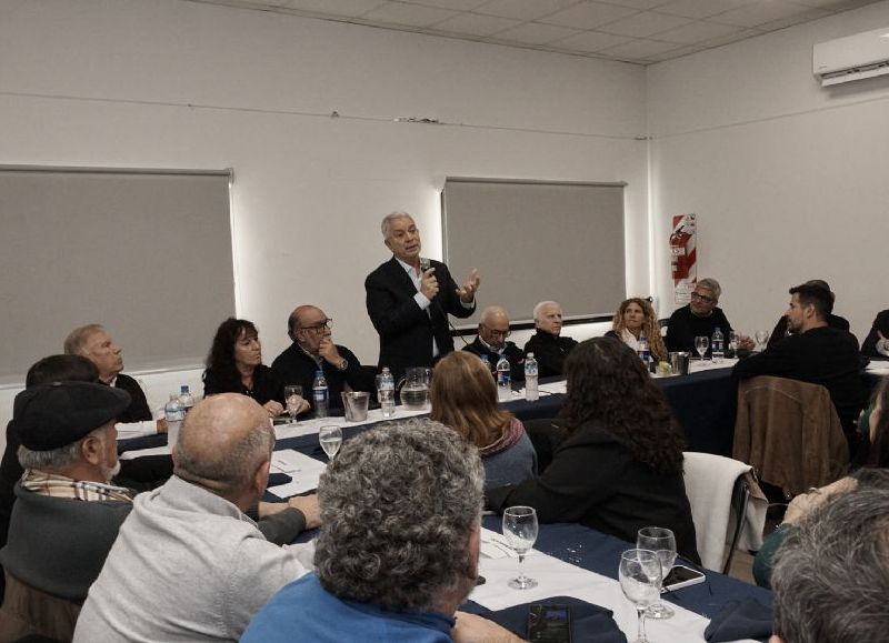 Durante el encuentro, se analizó en profundidad la situación actual del partido y se abordaron proyectos destinados a impulsar el desarrollo productivo, el ordenamiento urbano y la inclusión social.

