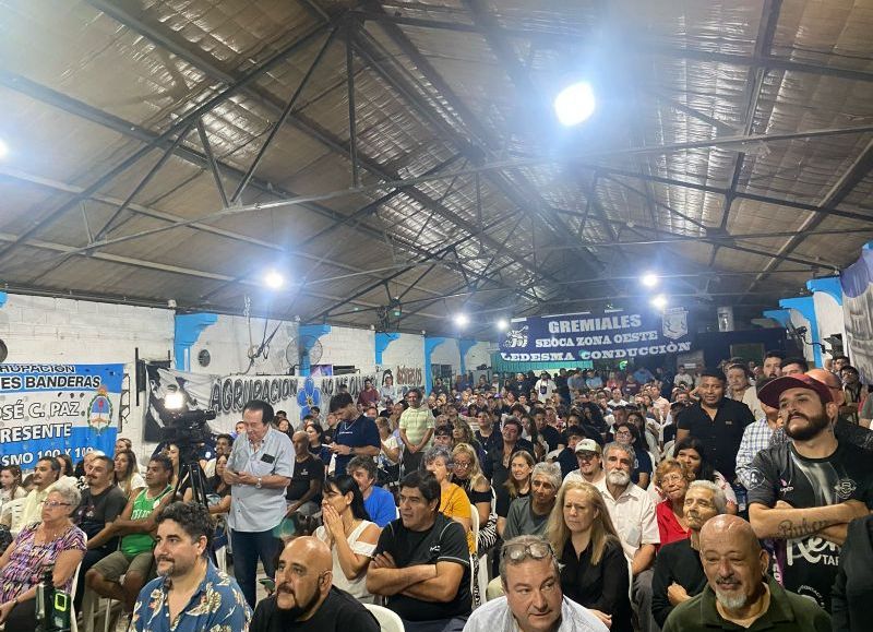 El acto contó con una multitud y fue una verdadera fiesta.