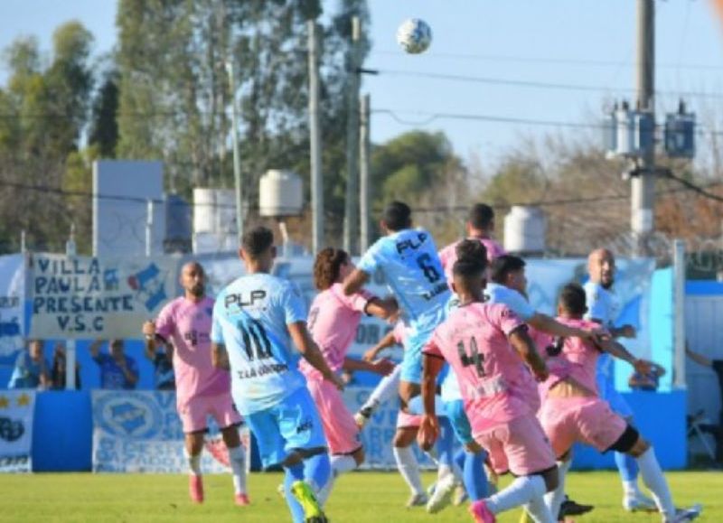 Una imagen que muestra a la perfección lo disputado que fue el partido.