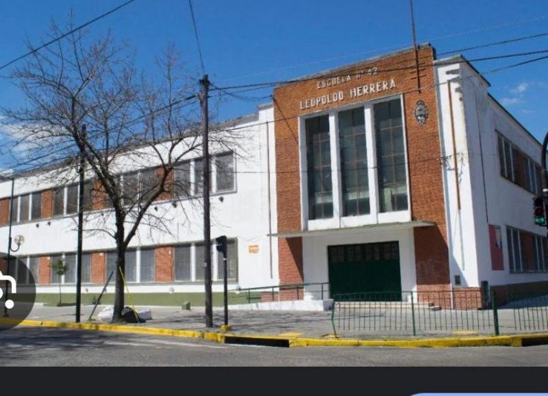 La Escuela Primaria N° 42 “Leopoldo Herrera”, ubicada en diagonal 74 entre 22 y 63.