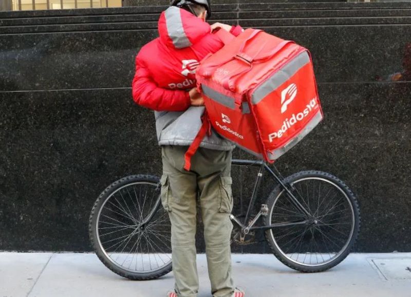 Indignante: ya no se puede ni trabajar en La Plata, balearon a un repartidor para robarle la moto