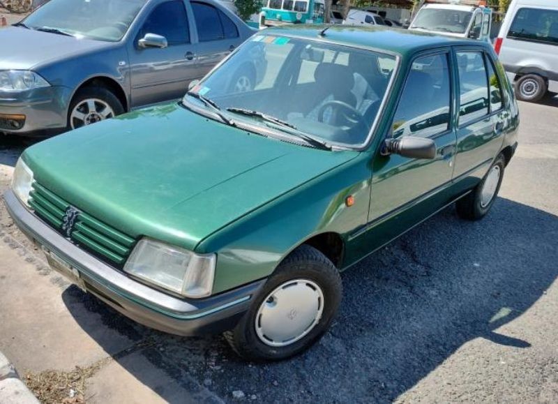 El peugeot 205 de patrimonio provincial restaurado.