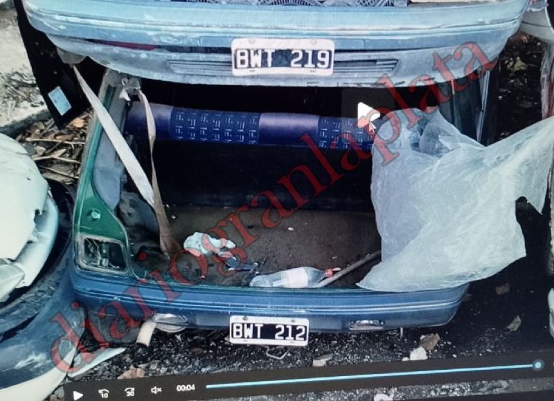 El Peugeot 205 actualmente, totalmente destruido nadie sabe que paso ¿Se robaron las autopartes desde Gobernación?