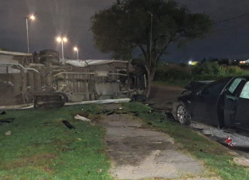 colisionaron en 131 y 520 un Mercedes Benz Sprinter, que era conducido por un joven de 27 años y un VW Golf, donde viajaba un conductor de 36 años.