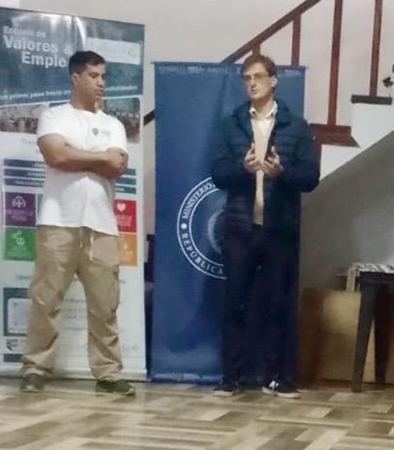 El dirigente barrial Gabriel Ávila durante la capacitación en Altos de San Lorenzo.
