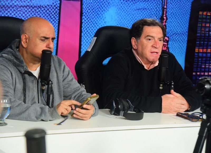 Los periodistas platenses Mario Casalongue y Julio Politano.