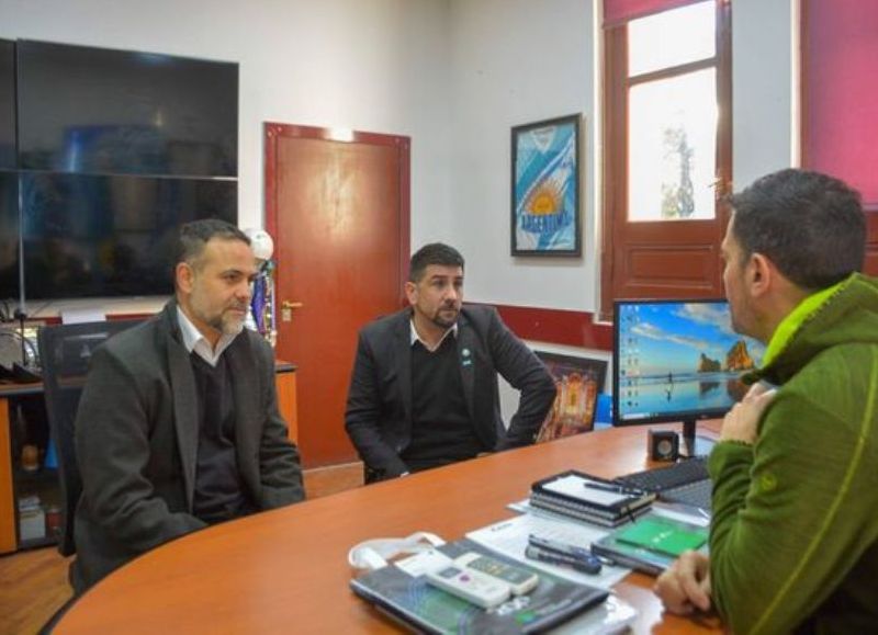 El intendente Mauro García recibió en su despacho a Mariano Larrosa, subgerente operativo de la sucursal General Rodríguez.