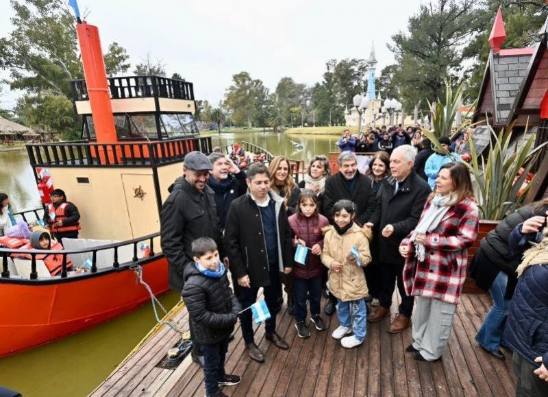 A cargo de la Facultad de Ingeniería de la UNLP y del Astillero Río Santiago, las obras implicaron la reparación del barco, el tren y las vías.