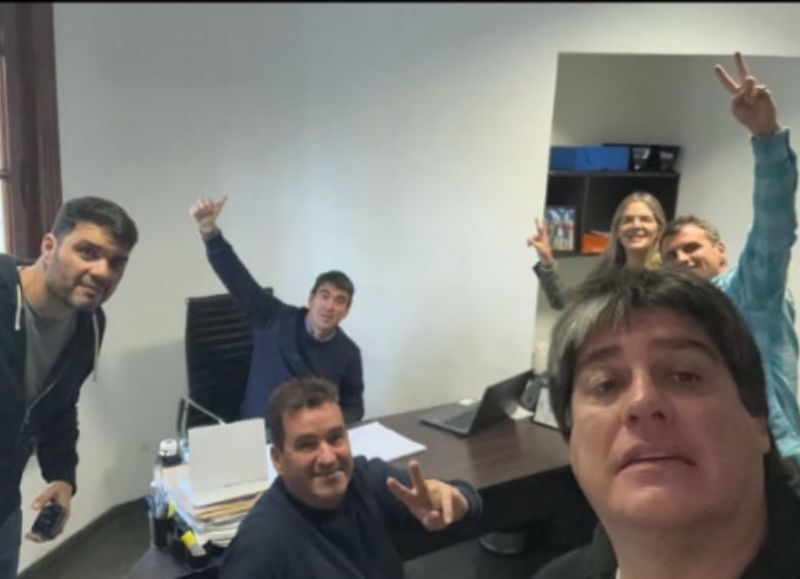 Jorge Natalio Montenegro, junto a otros dirigentes adentro del gremio.